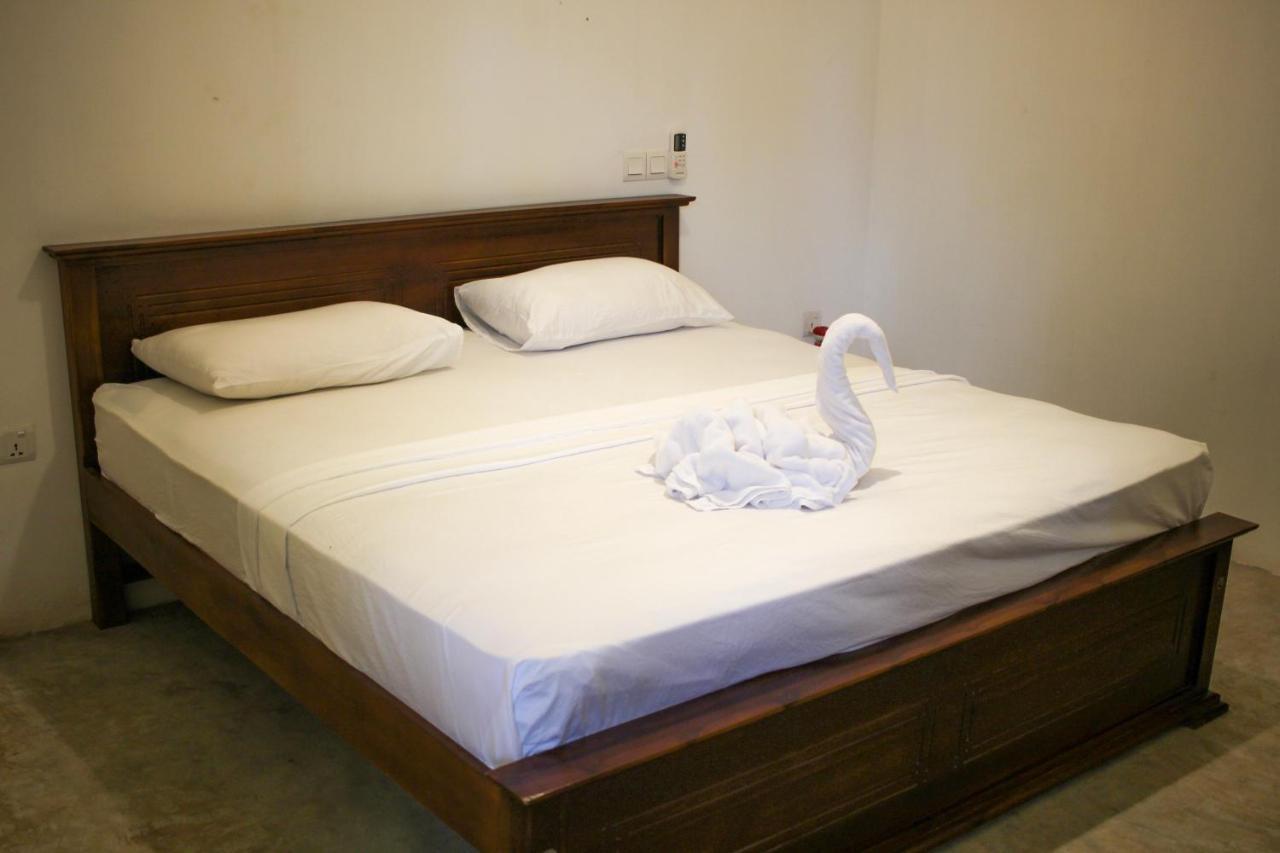 Why Not Backpackers Hostel Mirissa Exterior photo